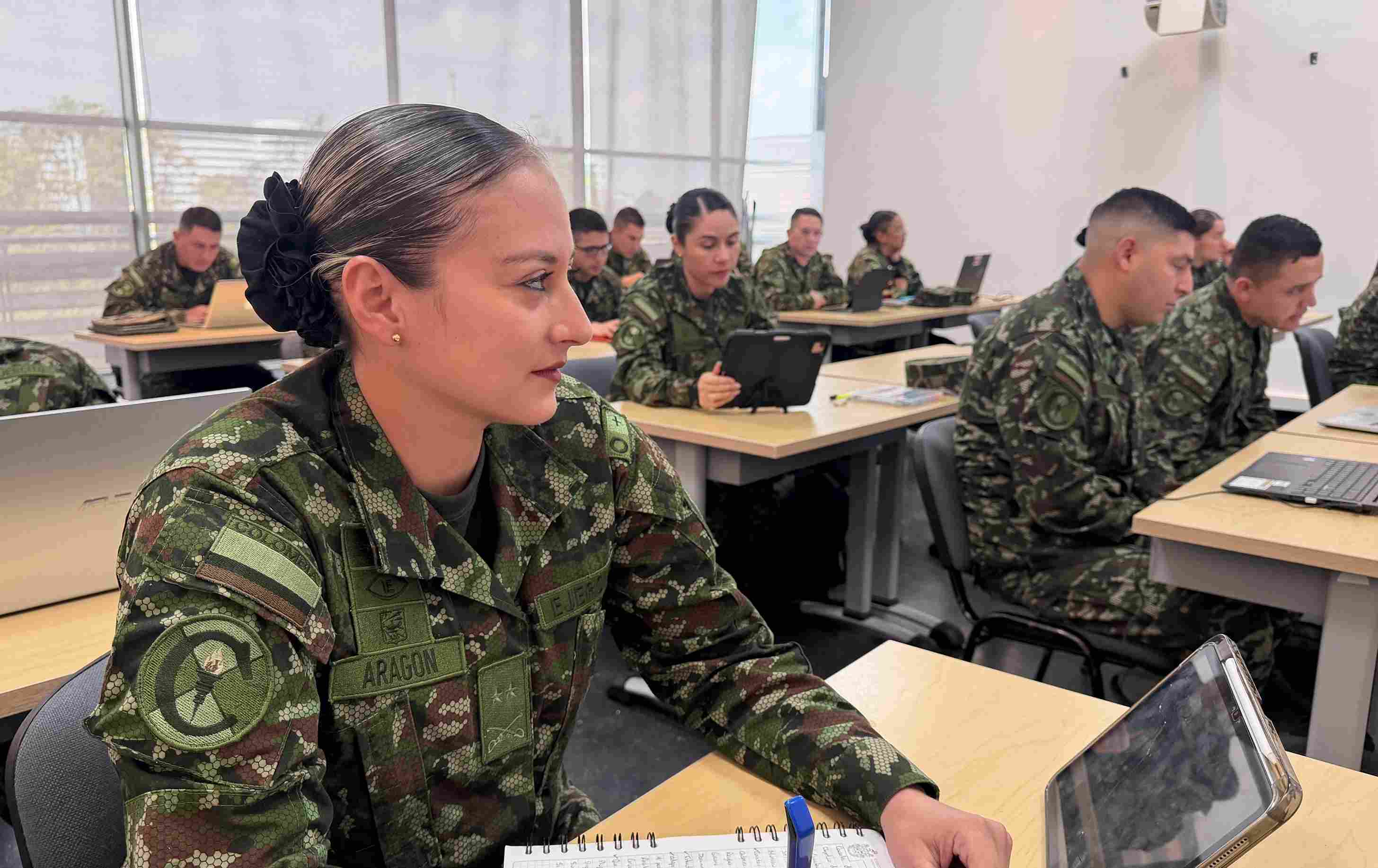 Detrás del uniforme existen mujeres que cumplen la misión constitucional y al mismo tiempo la tarea de ser madres