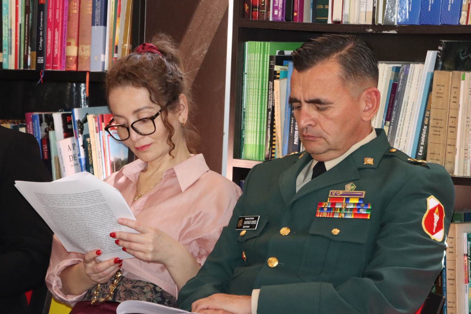 La Escuela de Armas Combinadas inaugura el primer club de lectura para su personal académico y administrativo